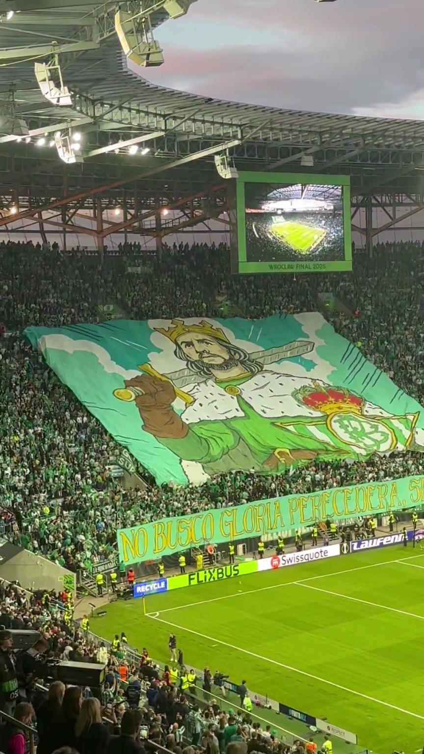 沖擊獎杯！貝蒂斯球迷這巨型Tifo太有氣勢了