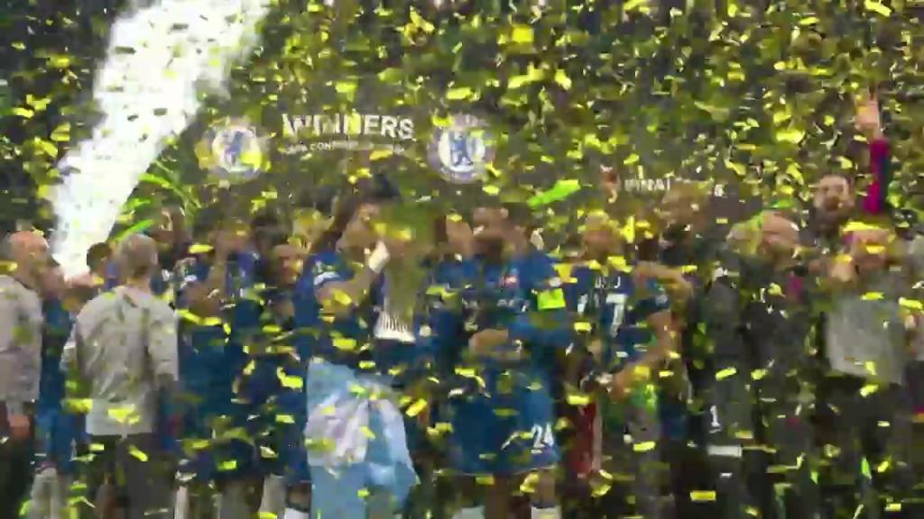 ?榮耀藍(lán)軍！歐協(xié)聯(lián)奪冠捧杯！里斯-詹姆斯高舉獎杯全隊?wèi)c祝