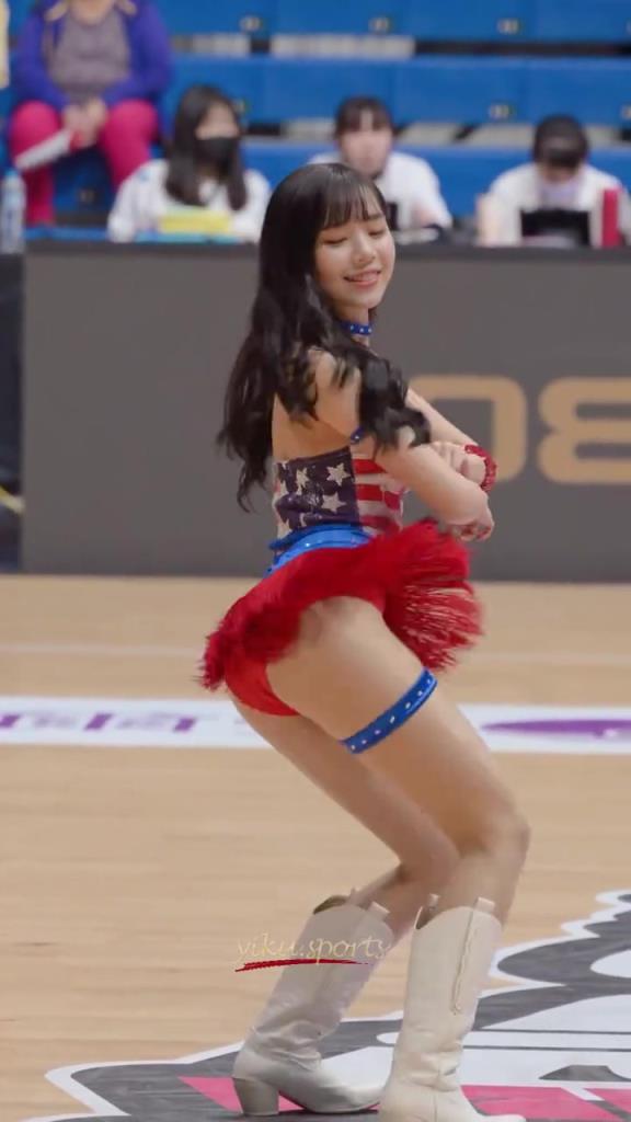 最好的啦啦隊(duì)小姐姐！自信，健康充滿(mǎn)活力！